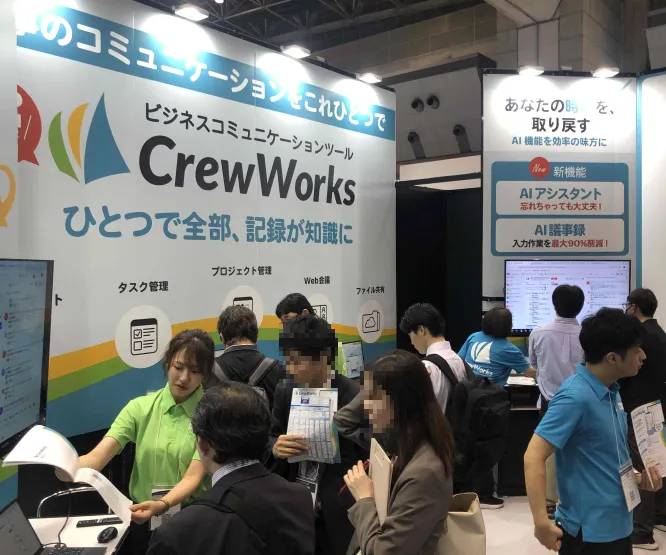 JapanITWeek2025春_CrewWorksブース説明中1