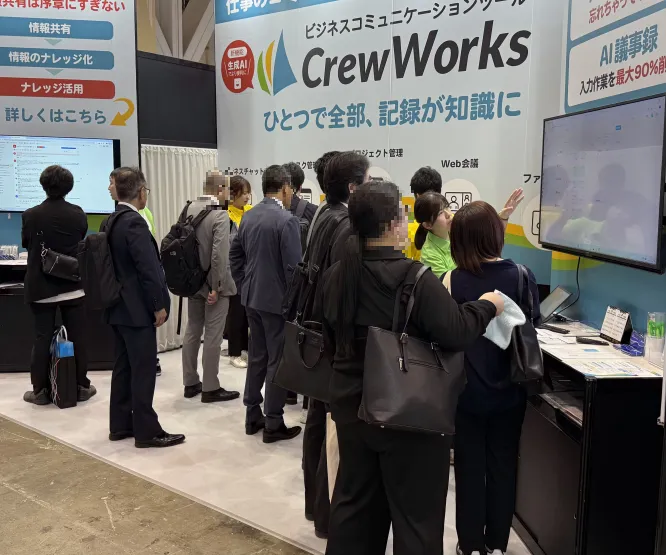 JapanITWeek2025春_CrewWorksブース説明中2