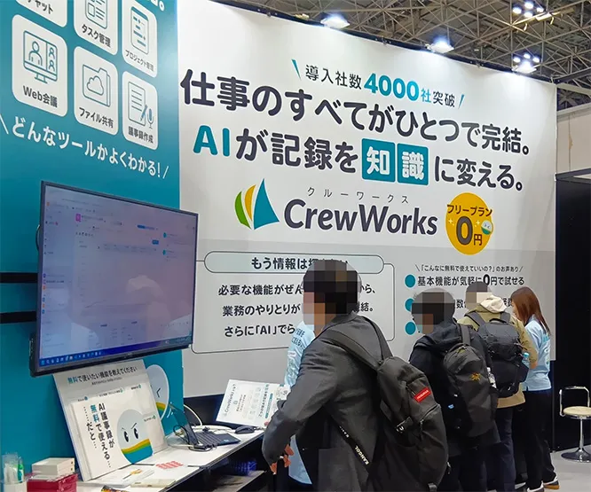 JapanITWeek2026春_CrewWorksブース説明中2
