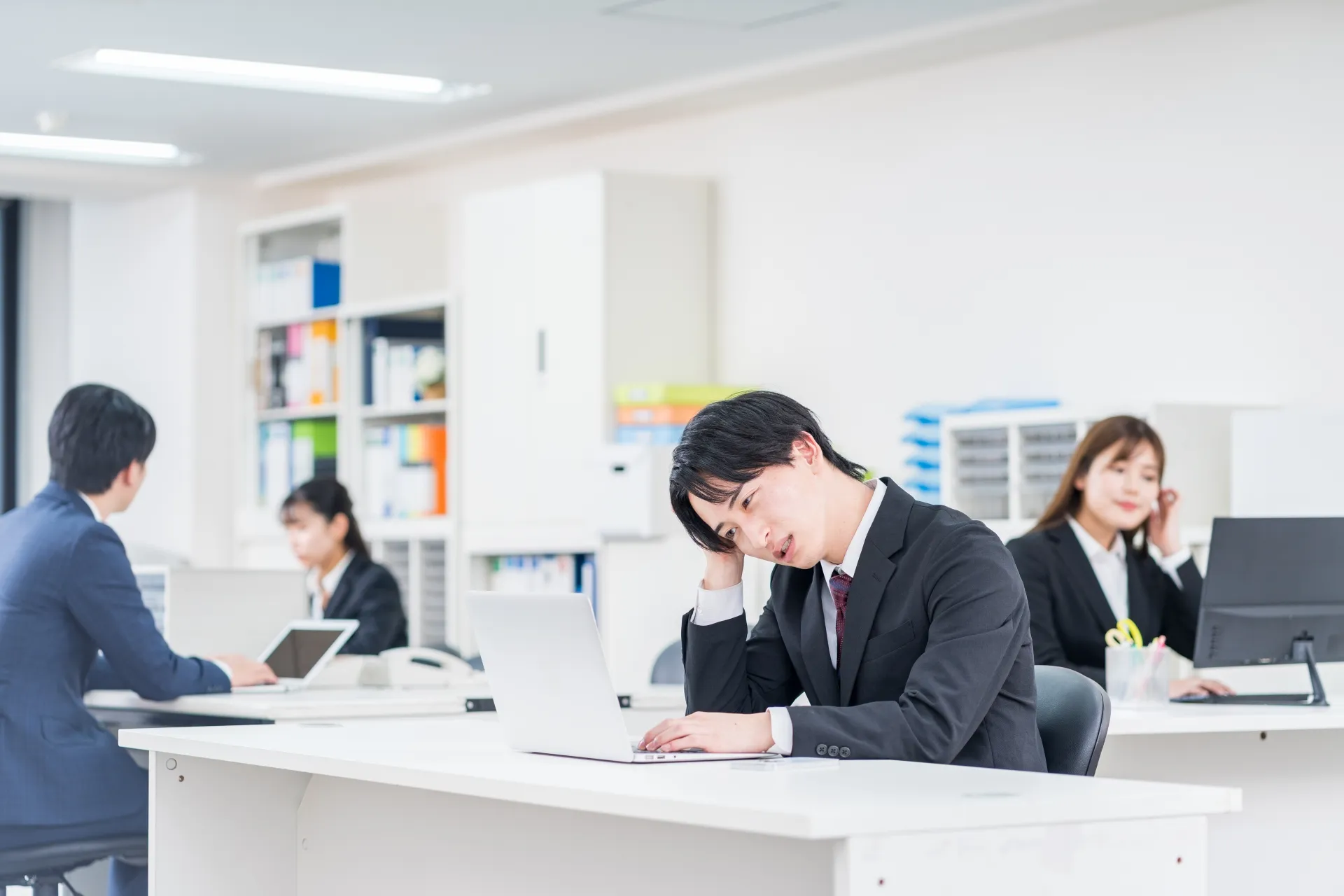 社内コミュニケーションの不活性で起こり得るデメリット