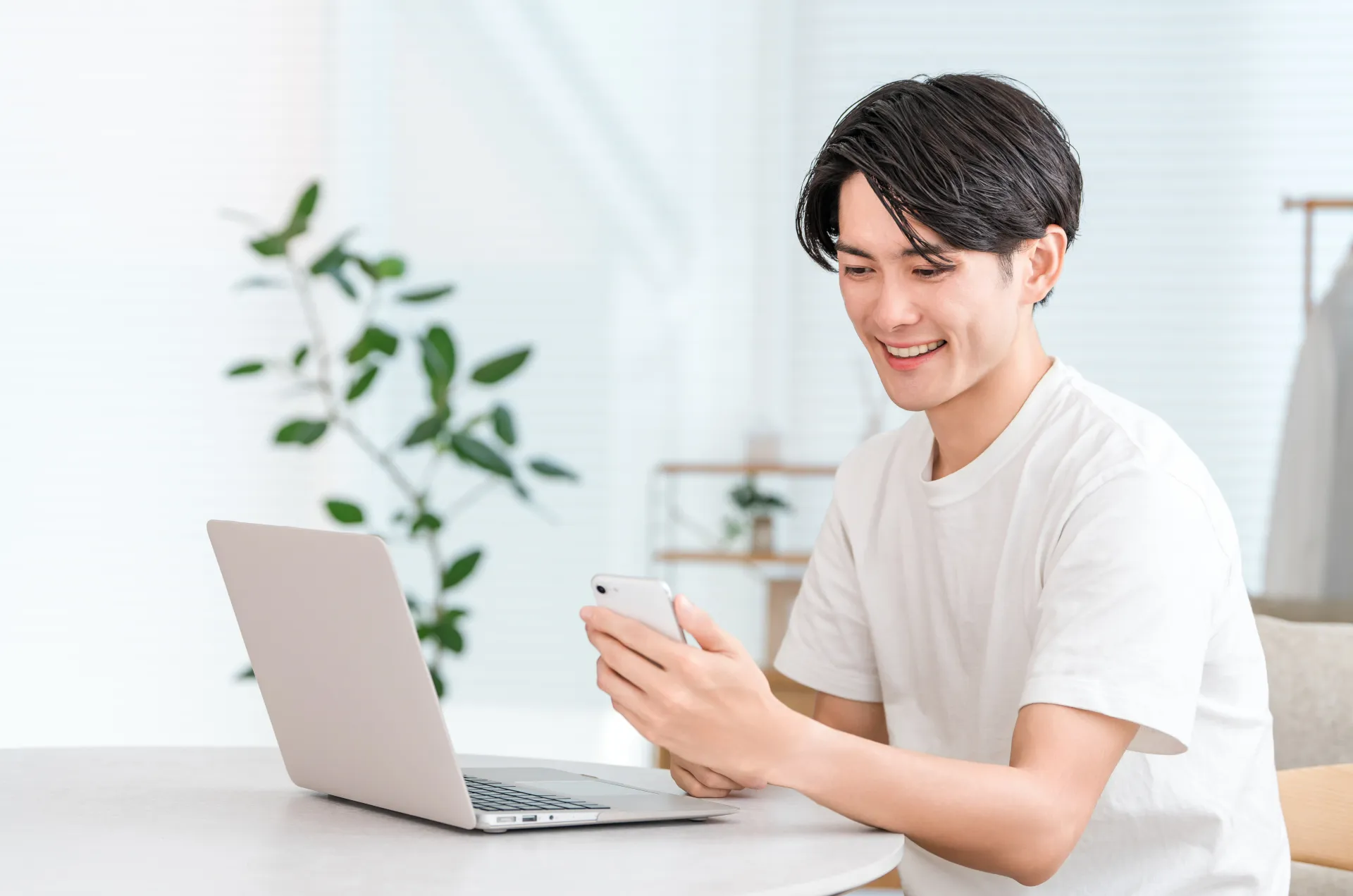 社内SNSとメールを比較！どう使い分ければよいのかを解説