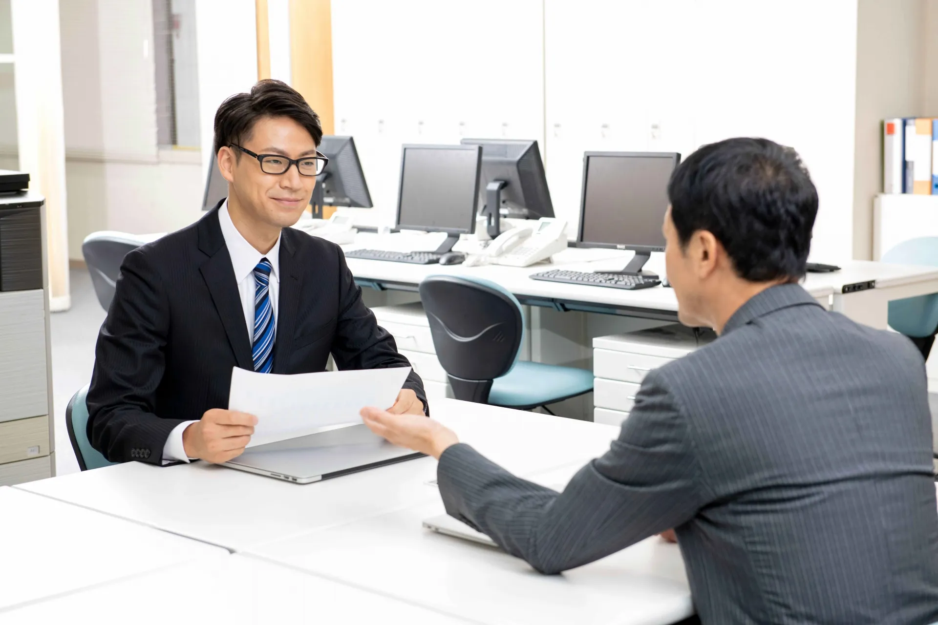 SFAとCRMの違いを踏まえてどう使い分ければよいか