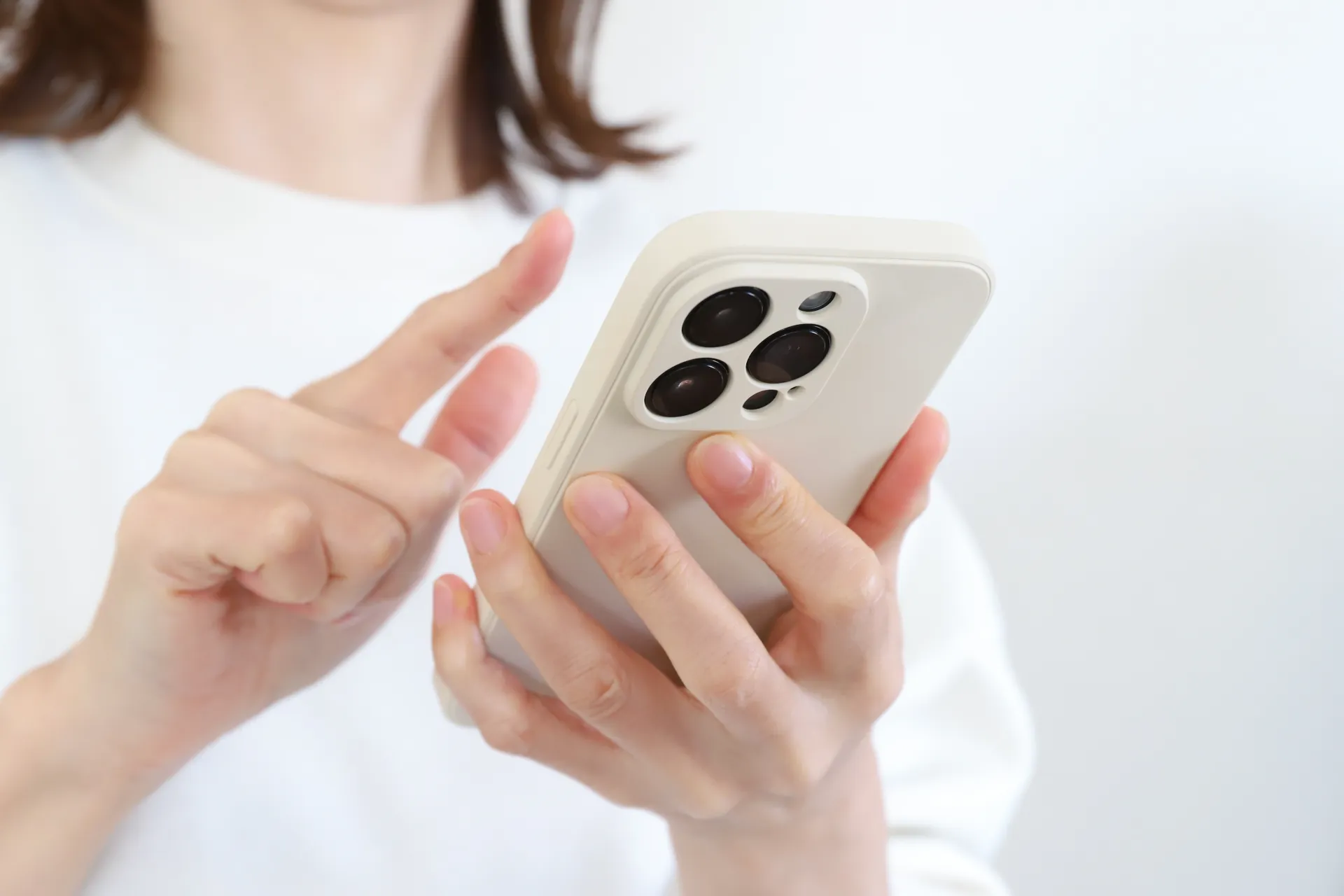 ビジネスチャットと電話　それぞれのメリット
