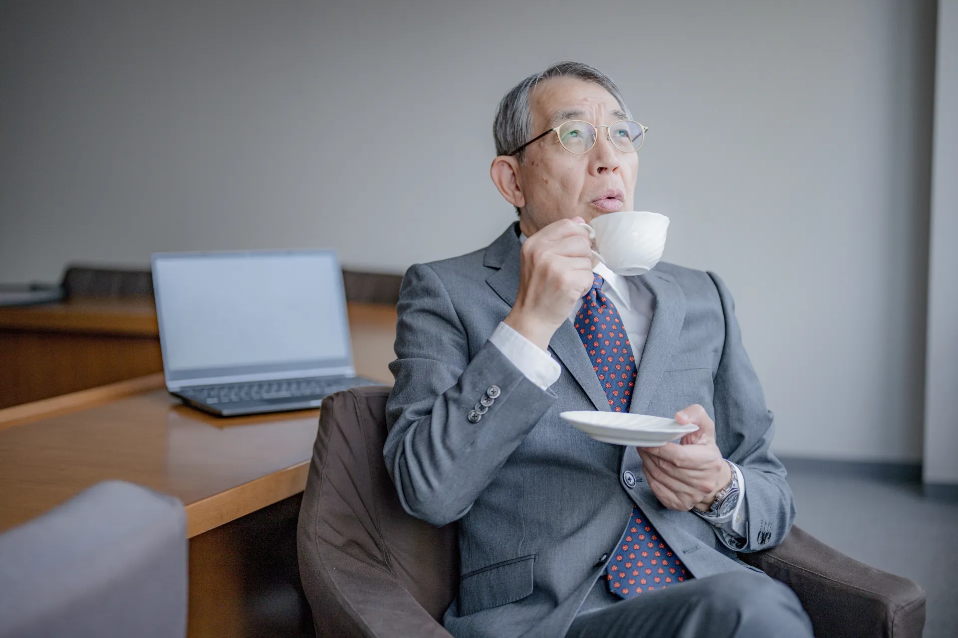 部下の業務を把握しないで放置するリスク