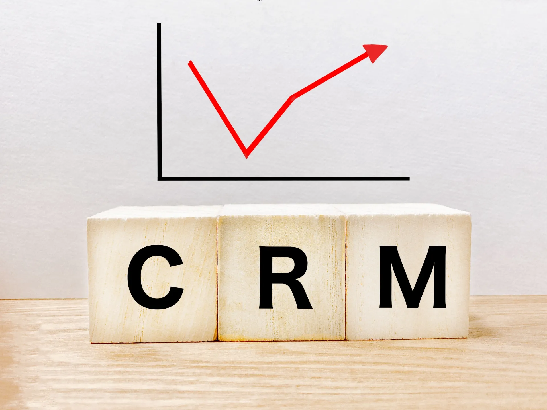 CRMで解決できる課題とは？導入しても効果がでない場合や対応方法も解説